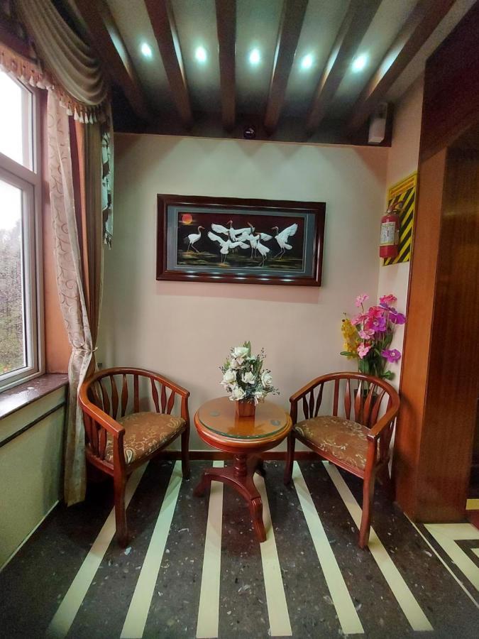 明星居住酒店 乌提 外观 照片