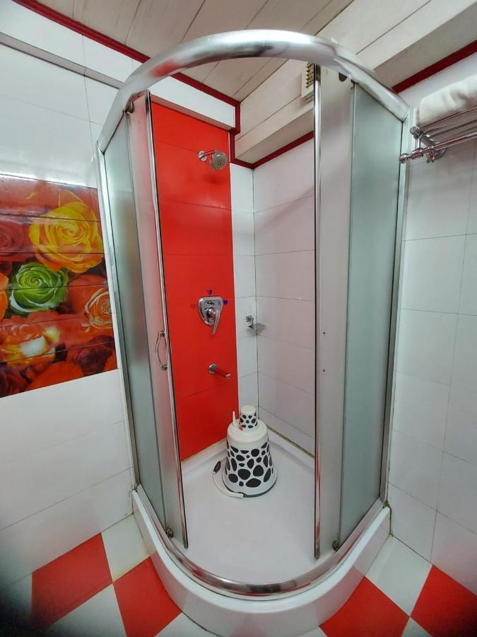 明星居住酒店 乌提 外观 照片